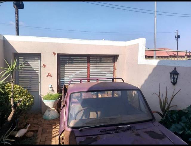 2 BEDROOM HOUSE FOR SALE IN LUFHERENG